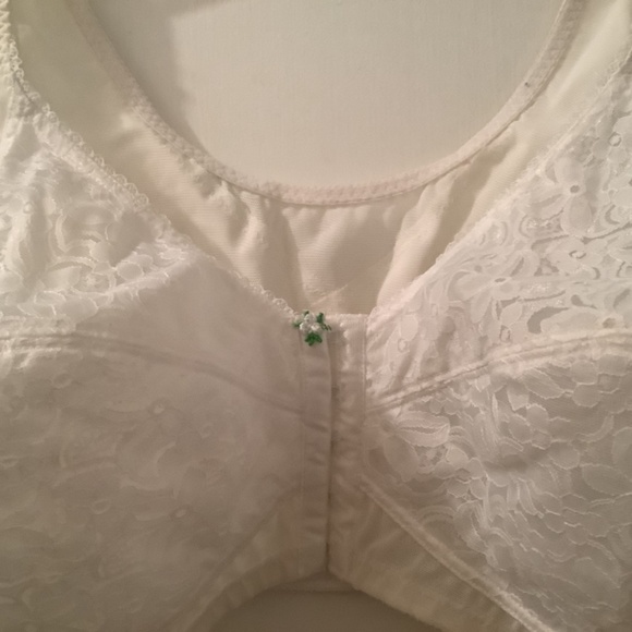 Front-hook closure size 50 C lace style bra - Picture 5 of 5
